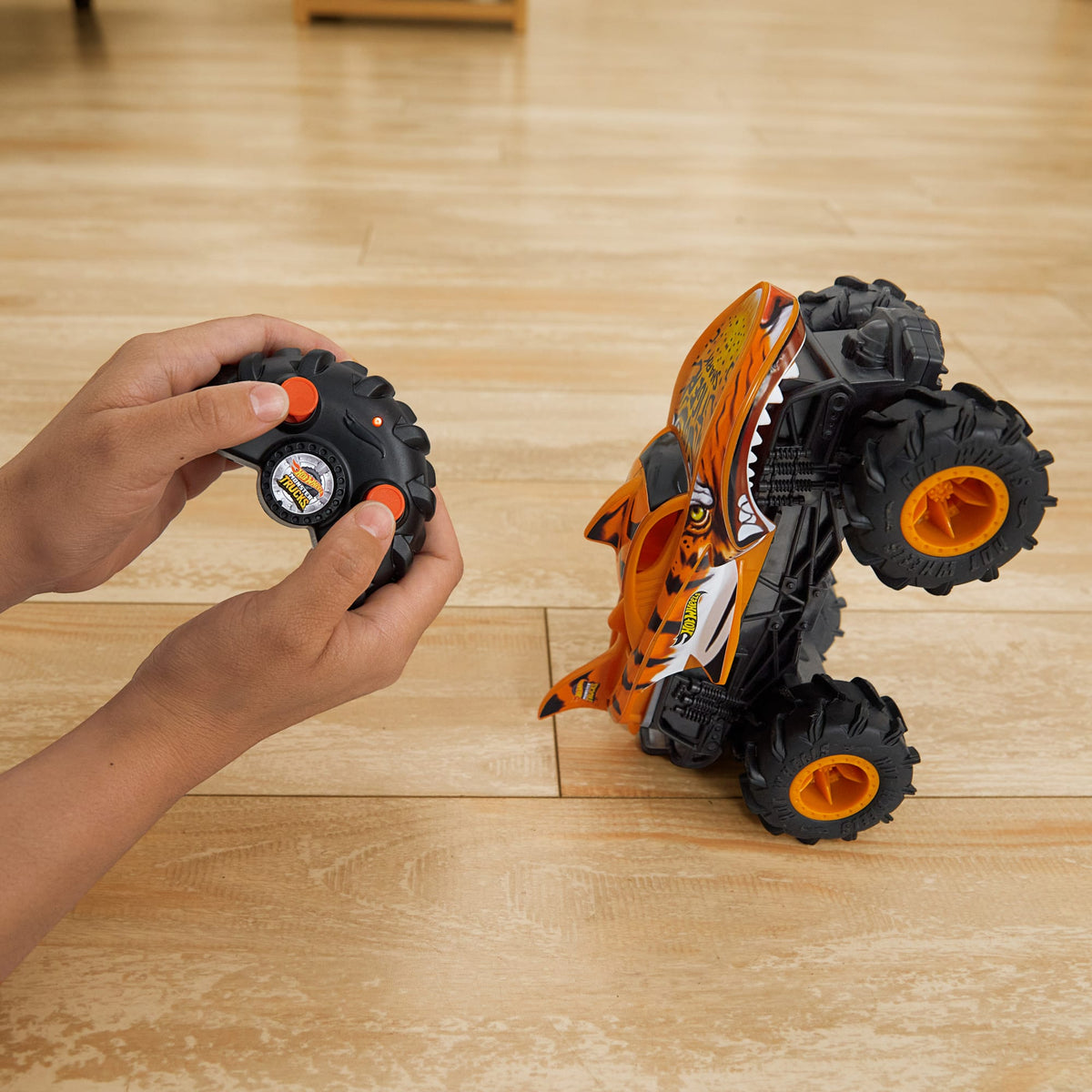 Hot Wheels Monster Trucks Téléguidé Hw Tiger Shark Rc, Échelle1:24